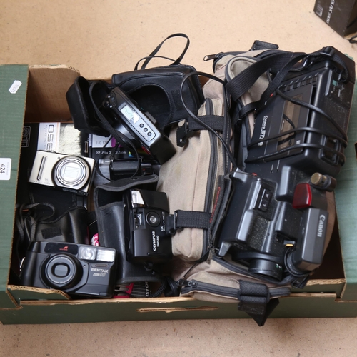 424 - Various cameras and accessories, including Nikon L35, Canon E708 video camera recorder etc (boxful)