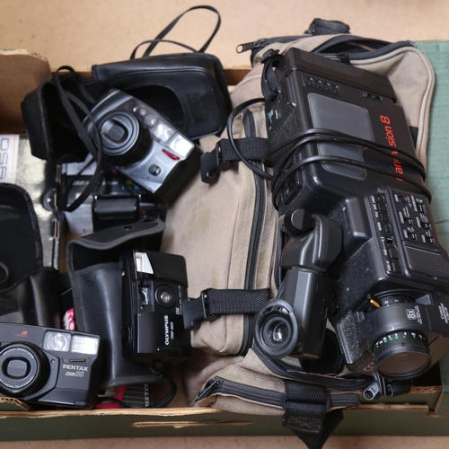 424 - Various cameras and accessories, including Nikon L35, Canon E708 video camera recorder etc (boxful)