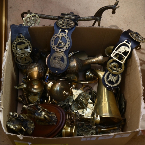 436 - A large quantity of various brass, including vases, horse brasses, sculpture etc (boxful)