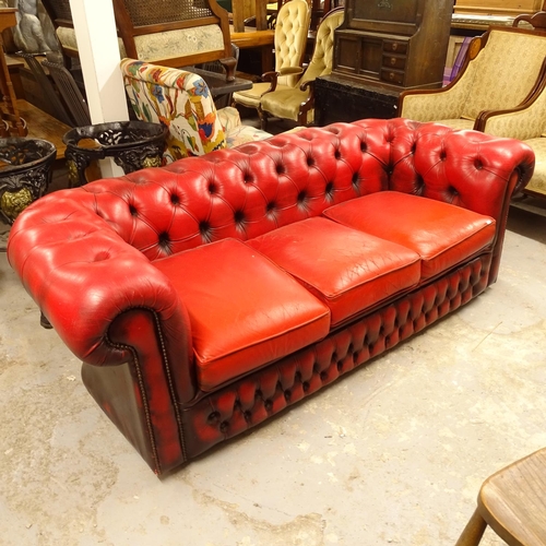 2553 - A red leather button-back upholstered 3-seater Chesterfield settee, L190cm, H66cm, D82cm, seat heigh... 