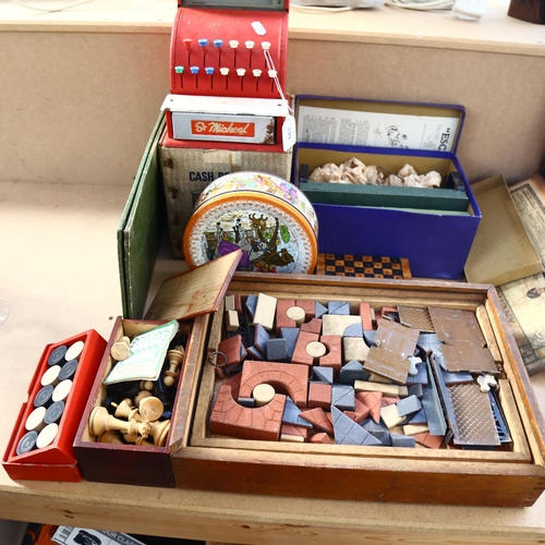 683 - Escalado, child's cash register, Cribbage board, anchor blocks, chessmen and draughts