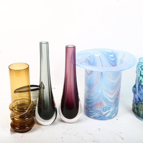 736 - A group of Art glass, including a Gozo vase, 9cm, Alum Bay glass pot etc