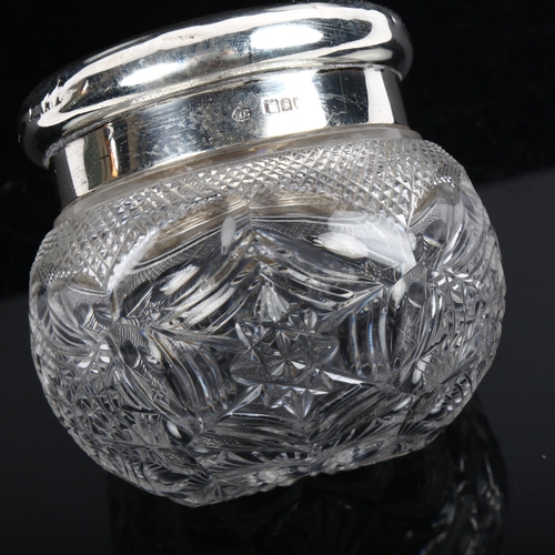 1078 - An Edwardian silver-topped glass dressing table toilet jar, by William Comyns, hallmarks London 1901... 