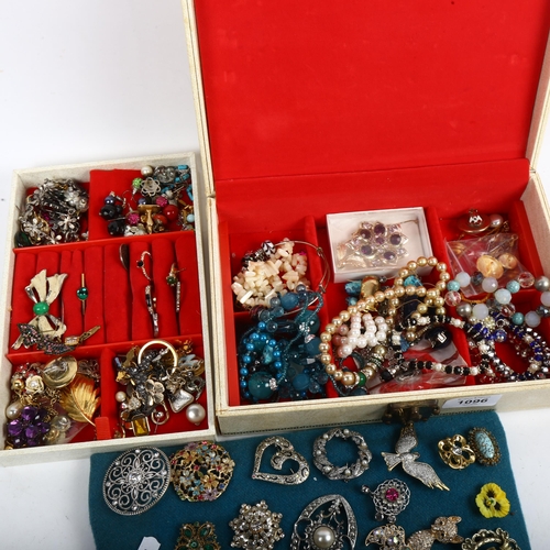 1096 - Various costume jewellery, brooches, rings etc