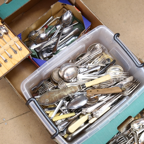 1120 - A large quantity of various silver plated and stainless steel cutlery (boxful)