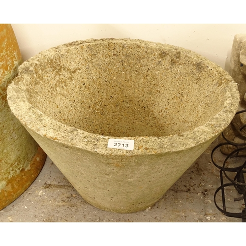 2713 - A small concrete garden pot, W44cm, H26cm