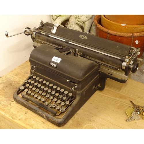 2723 - A Vintage Royal typewriter