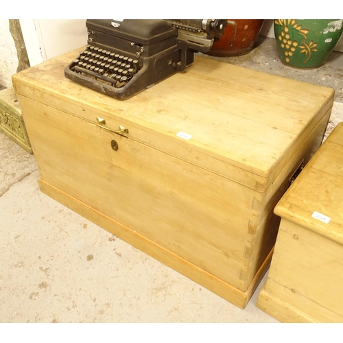 2724 - A large pine blanket box, W95cm, H54cm, D51cm (locked, no key)