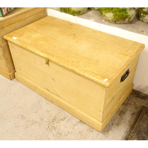 2725 - A pine blanket box, W90cm, H45cm, D50cm