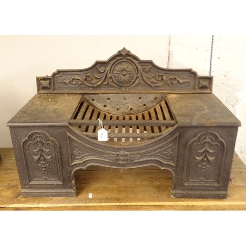 2730 - A Victorian cast-iron dog fire grate, W77cm, H50cm, D35cm