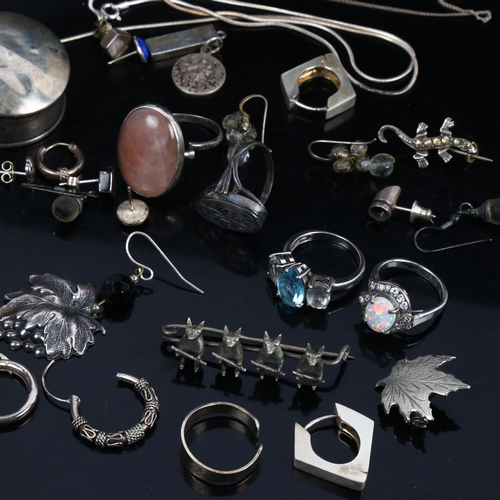 1193 - Various silver and white metal jewellery, including earrings, rings, pendants etc