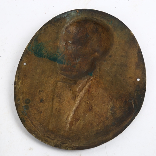 1002 - A cast-bronze plaque depicting William Gladstone, width 20cm