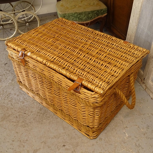 2680 - A wicker hamper with rope handles, W80cm, H45cm, D55cm