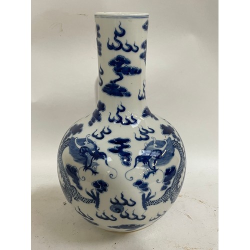 206 - A large Chinese blue and white dragon vase, height 34cm