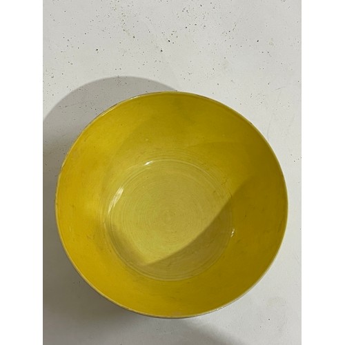 282 - A Chinese yellow ground green glaze 'dragon' bowl, 6 character mark, diameter 12cm