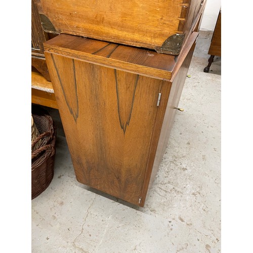 2539 - An Art Deco walnut 2-door sideboard, W121cm, H95cm, D40cm