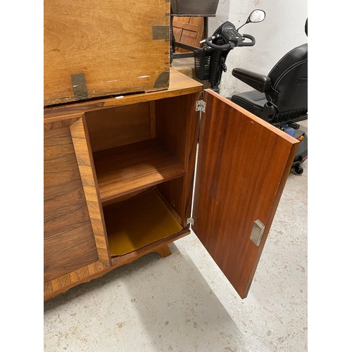 2539 - An Art Deco walnut 2-door sideboard, W121cm, H95cm, D40cm