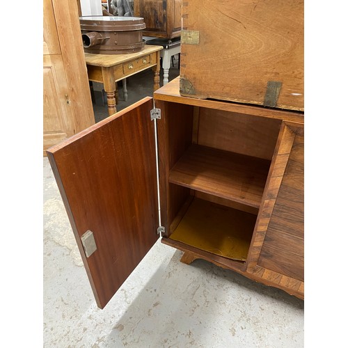 2539 - An Art Deco walnut 2-door sideboard, W121cm, H95cm, D40cm