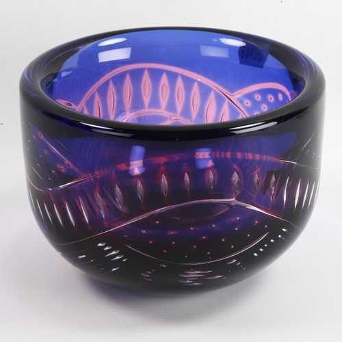 1572 - JAN JOHANNSEN for Orrefors, an Ariel glass bowl 