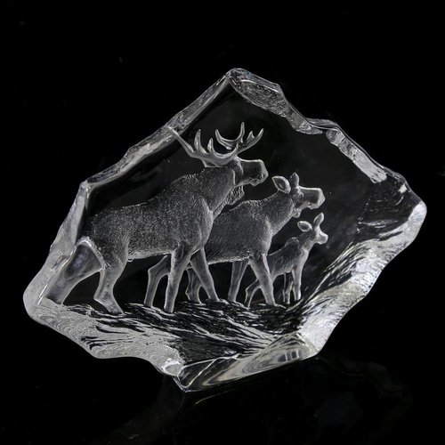 1629 - ORREFORS style glass tablet with reindeer design, unsigned, height 19cm