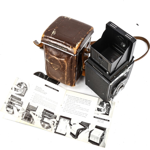 1019 - YASHICA-MAT - a Vintage 80mm TLR camera, with 80mm View-Yashinon 1:3.2 and 80mm Yashinon 1:3.5 lense... 