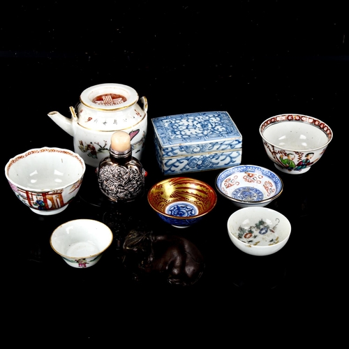 1064 - A group of Oriental items, including porcelain tea bowls, unmarked white metal snuff bottle, bronze ... 