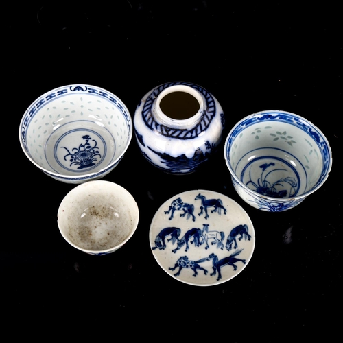 1069 - 5 pieces of Chinese blue and white porcelain