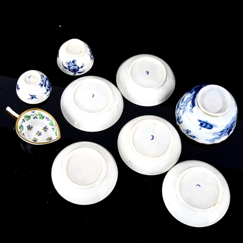 1095 - A group of 18th century blue and white dishes, tea bowls etc (9)