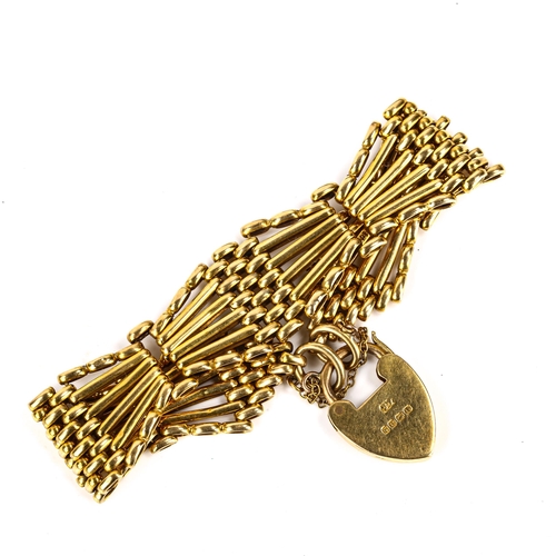 107 - An 18ct gold gate link bracelet, with 18ct heart padlock clasp, hallmarks London 1905, bracelet leng... 