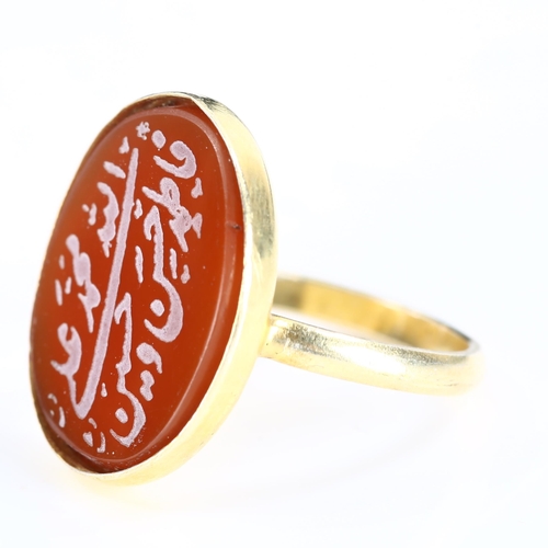 417 - An Arabic script carnelian seal ring, unmarked gilt-metal settings, setting height 20.2mm, size M, 3... 