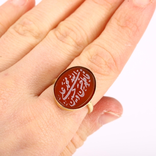 417 - An Arabic script carnelian seal ring, unmarked gilt-metal settings, setting height 20.2mm, size M, 3... 