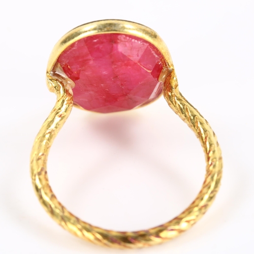 418 - A modern unmarked silver-gilt ruby ring, setting height 17.6mm, size M, 4g