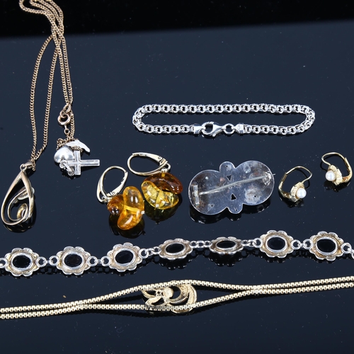 427 - Various jewellery, including 14ct gold pearl earrings, amber earrings etc