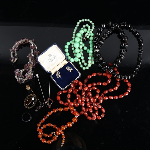 465 - Various jewellery, including banded agate bead necklace ring and brooch set etc