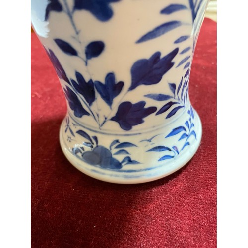 1066 - A Chinese blue and white porcelain dragon vase, 4 character mark, height 31cm