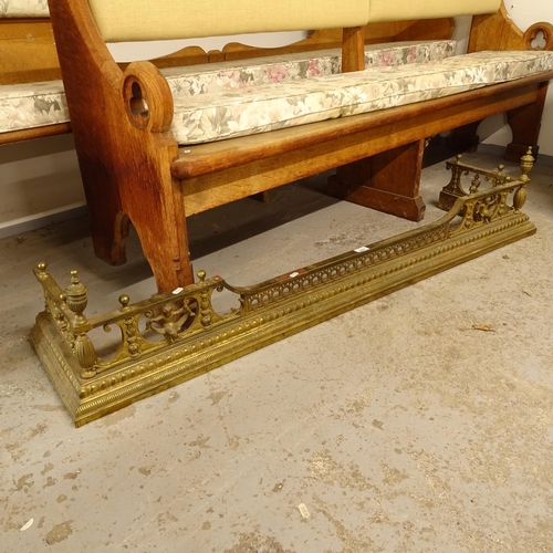 2662 - A Victorian brass fender, L155cm