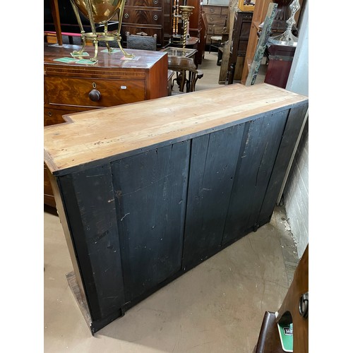 2066 - A Regency rosewood break-front credenza, with shaped marble top, single frieze drawer, mesh panelled... 