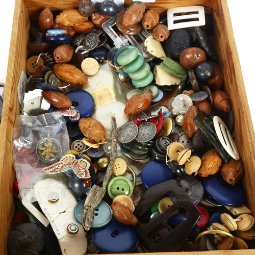 175 - A quantity of Antique buttons, buckles, beads etc (boxful)