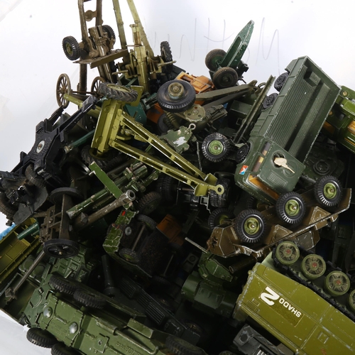 339 - A large quantity of toy military vehicles, including Dinky, Matchbox, Corgi etc (boxful)