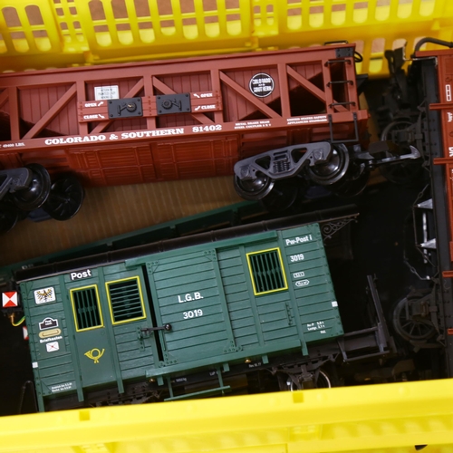 425 - Large scale train locomotive carriages and trailers, including LGB3019 Post carriage