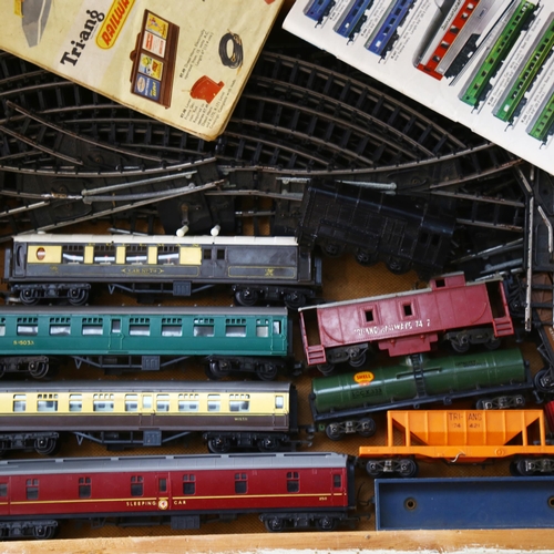 429 - Tri-ang Railways locomotives, carriages and track