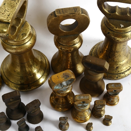 68 - A graduated set of cast-brass bell balance scale weights, from 7lb to a quarter of an ounce