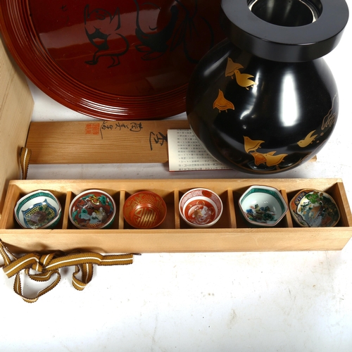 528 - A boxed Japanese black lacquer pot with liner, 22cm, a boxed lacquer plate, and a set of 6 Sake bowl... 