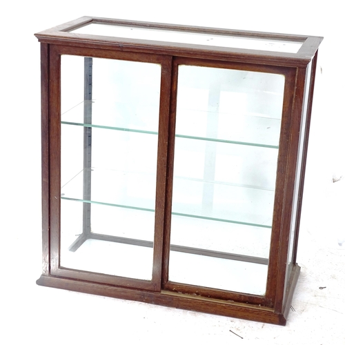 2118 - A mahogany-framed glass display cabinet with 2 shelves, W68cm, H68cm, D34cm