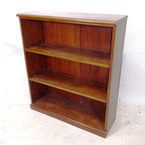 2286 - An early 20th century mahogany open bookcase with 2 shelves