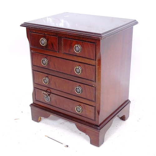 2315 - A mahogany and satinwood-banded table-top chest of 2 short and 3 long drawers, on bracket feet, W44c... 