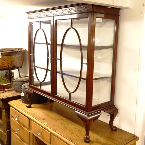 2653 - A 1920s mahogany display cabinet, with 2 glazed doors, on cabriole legs, W110cm, H113cm, D40cm