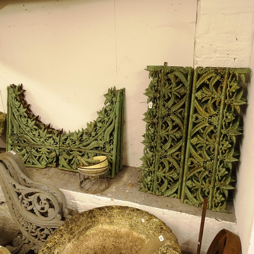 2696 - 19 Antique cast-iron fern leaf decorated arbour panels