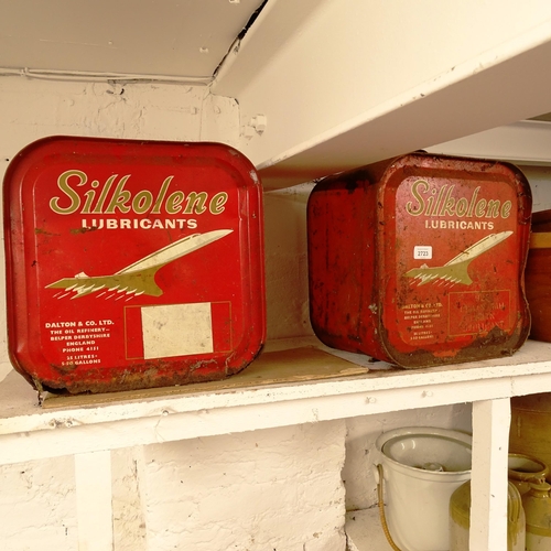 2723 - A pair of Vintage Silkolene oil cans