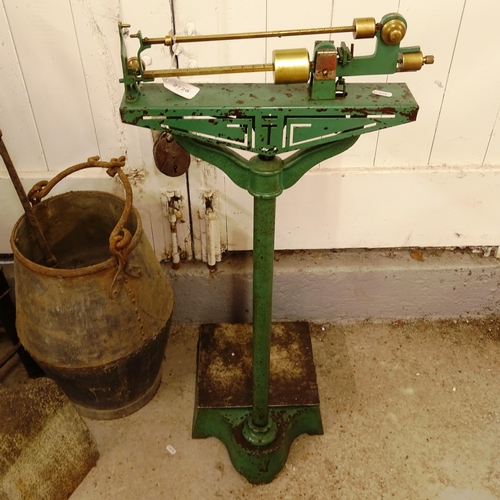 2726 - Vintage green painted stand on balance scales